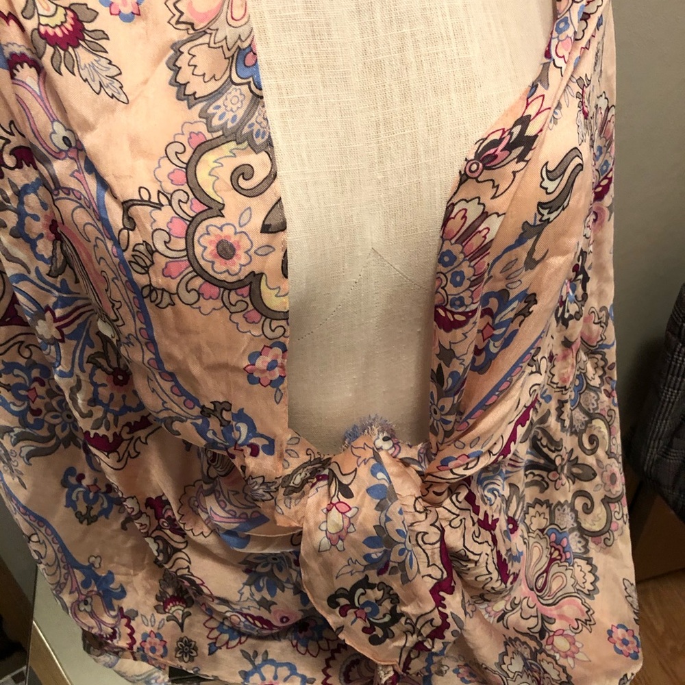 Scarf 🧣 - Picture 2 of 5